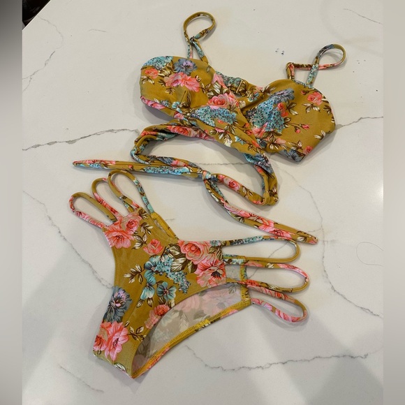 Montce Bikini - Picture 1 of 1